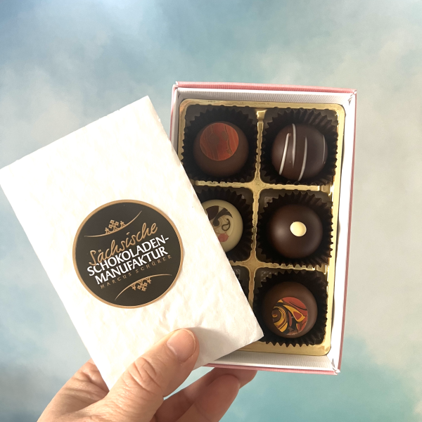 6 Trüffelpralinen in Schmuckschatulle "Pastell-Tulpe"